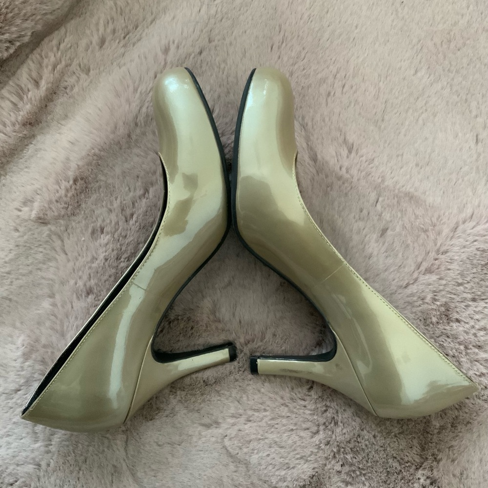 Gianni Bini Champagne Pump Heels 6.5